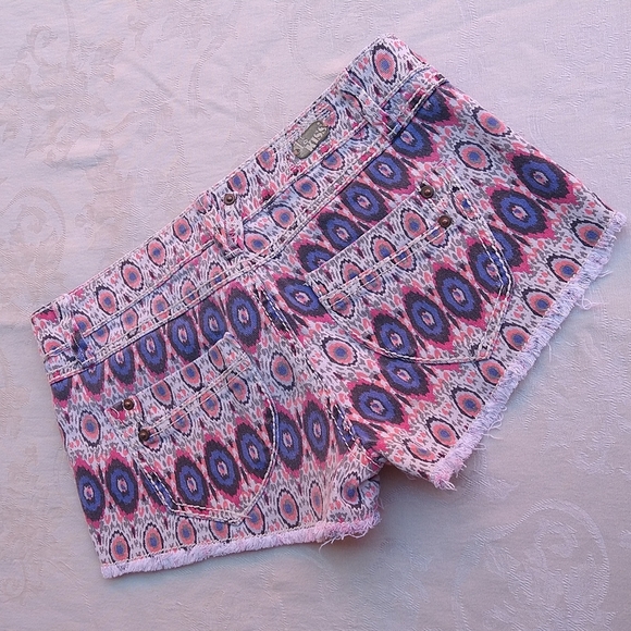 Size 5: 1st Kiss: Multi Color Jean Shorts - Picture 2 of 6